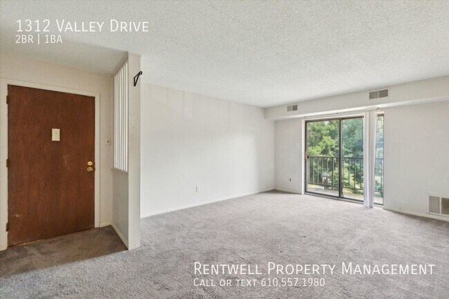 Photo - 1BR plus Bonus Room 1BA Condo located in G...