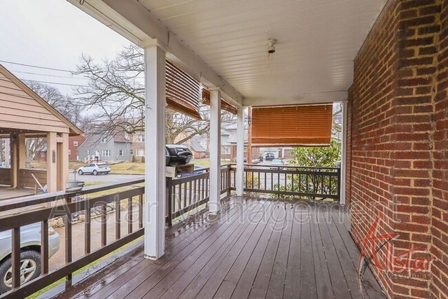 Photo - 542 Lindell St