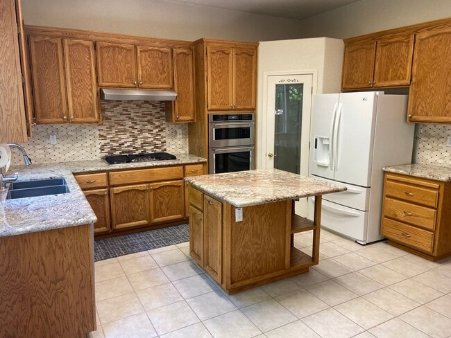 Photo - Large 4 bdrm 3 bath in Broadstone