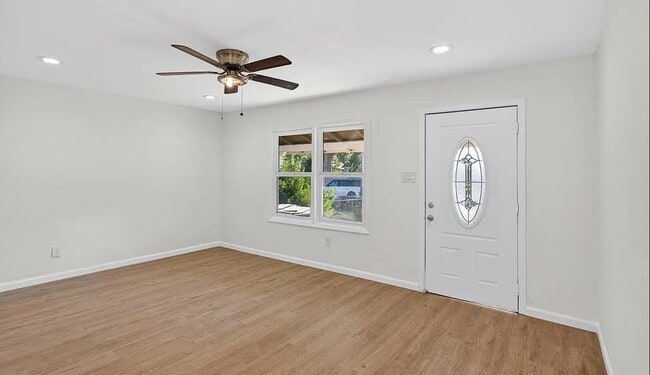 Photo - 3307 Belden St