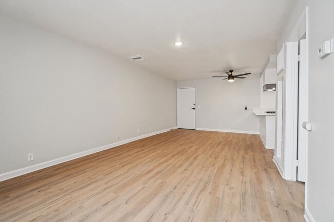 Photo - 420 Windsor Rd