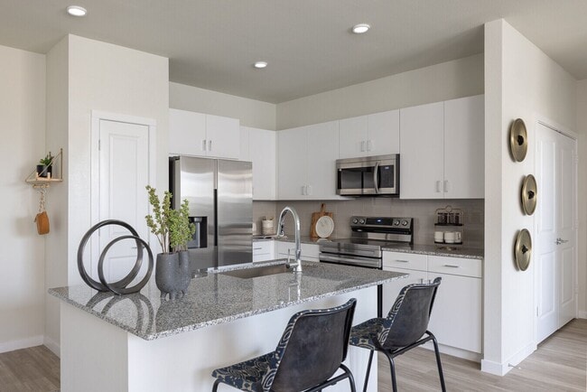 Building Photo - Move In Now — Pay $0 Until 2026! Unit PSG1
