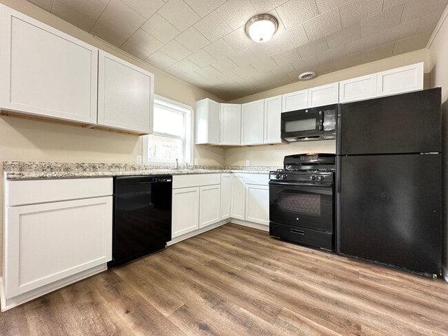 Photo - Beautiful 3 Bedroom Home Available!