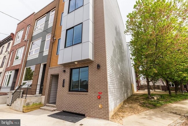 Building Photo - 2132 Berges St Unit 1