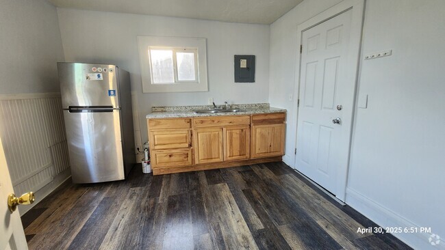 Building Photo - 430 S Holladay Dr Rental