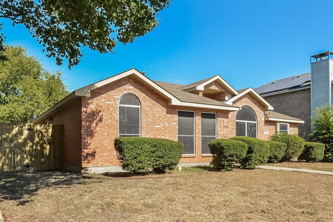 Photo - 2310 Summit Dr