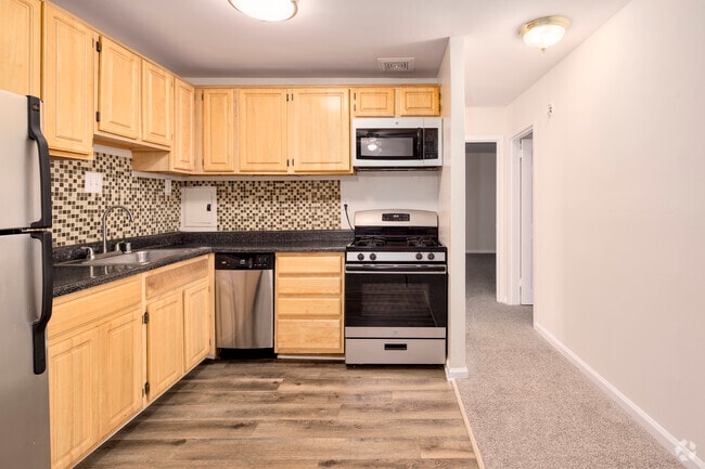 2BR, 1BA - 940SF - Kitchen