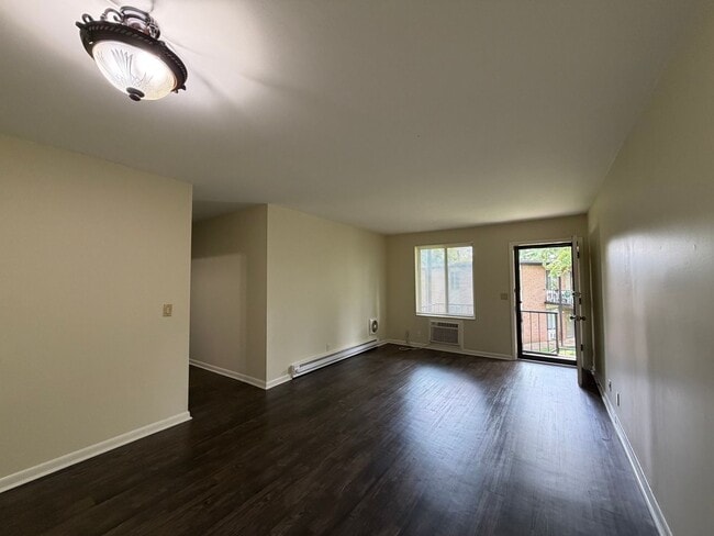 Building Photo - Location, Location, Location! 2-Bedroom Condo Near Vanderbilt