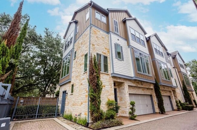 Building Photo - Stunning 3BR/3.5BA David Weekley Former Mo... Rental