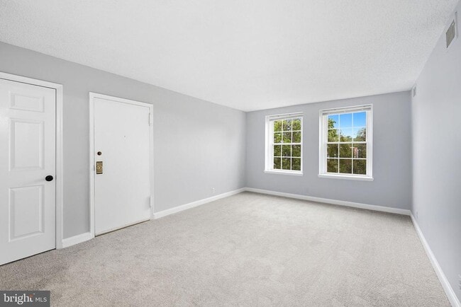 Building Photo - 2856 S Buchanan St Unit B1
