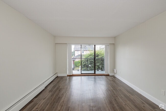2BR, 1.5BR - 700SF - Living Room