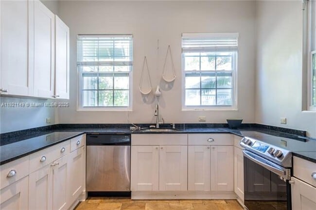 Photo - 27 NE 49th St