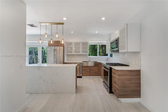 Photo - 550 W 49th St