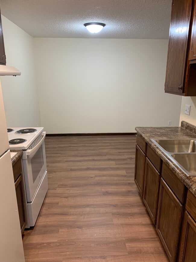 Photo - 981 St Albans St N Unit 306