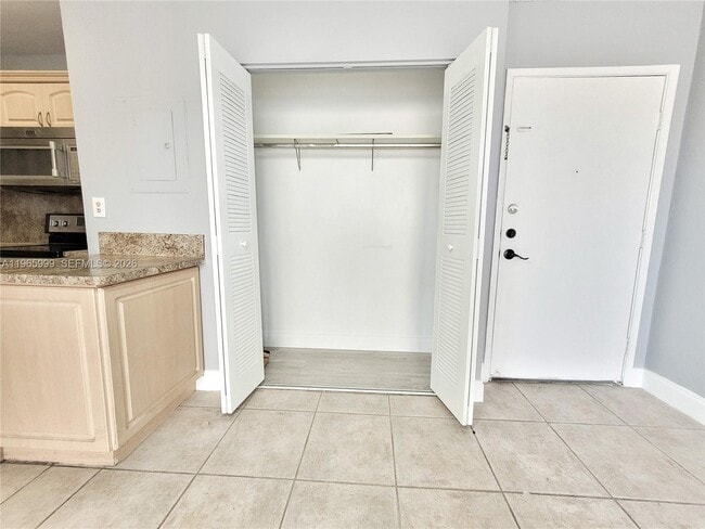 Photo - 816 NW 87th Ave Unidad 305