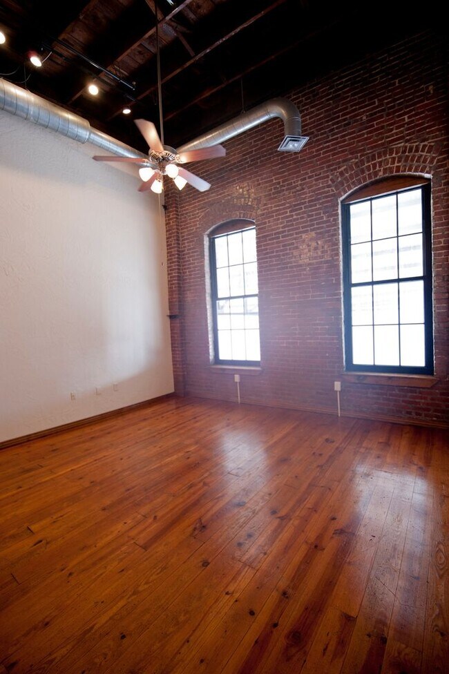 Photo - Stove Works Lofts 205 Unidad SW 205