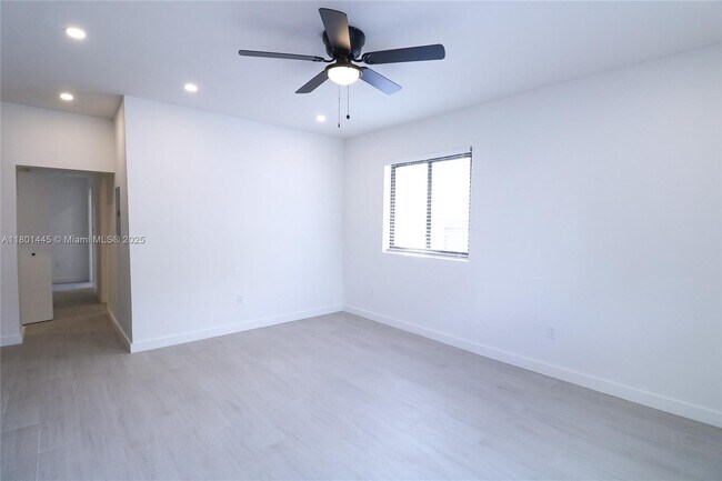 Photo - 221 SW 11th Ave Apartment Unit 2