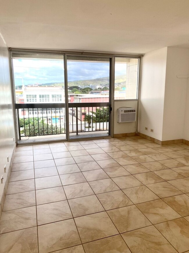 Building Photo - Liliha Square - 2 Bedroom 1 Bath 1 Parking Unit 5F