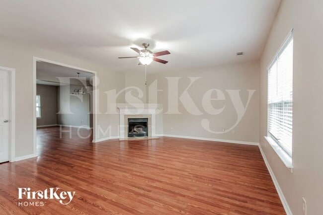 Photo - 706 Perth Dr
