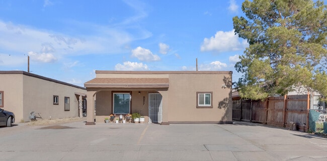 Building Photo - 9277 Leonardo Ave