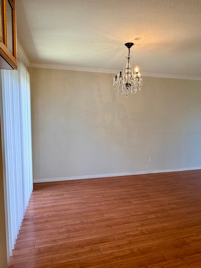 Photo - 17041 Roscoe Blvd