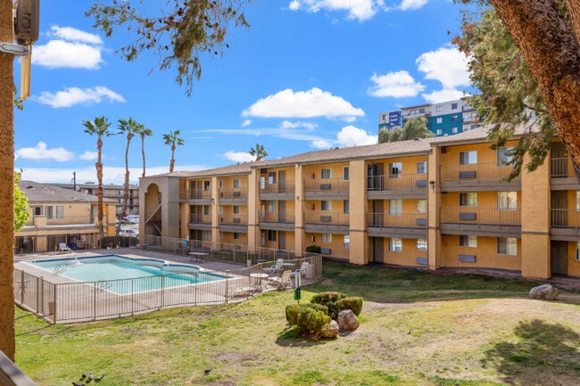 Photo - 3825 Cambridge St