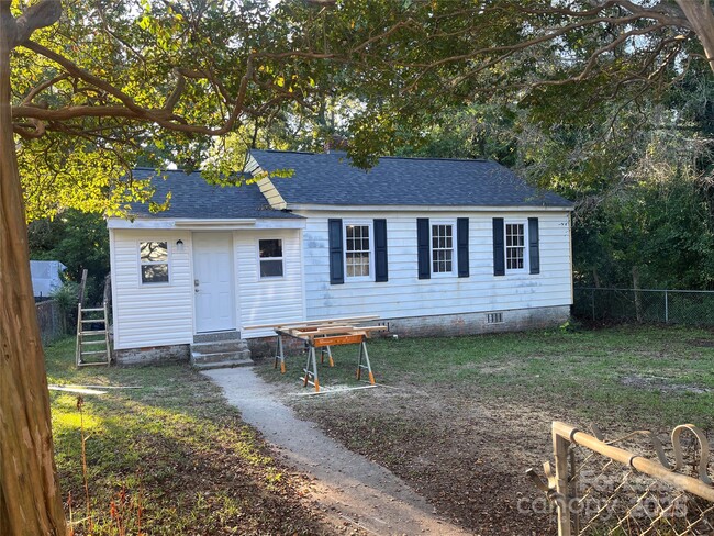 Building Photo - 4723 Linden St