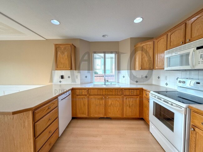 Photo - **MOVE-IN SPECIAL** Beautiful Private Comm...