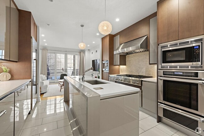 Building Photo - 526 Hudson St Rental