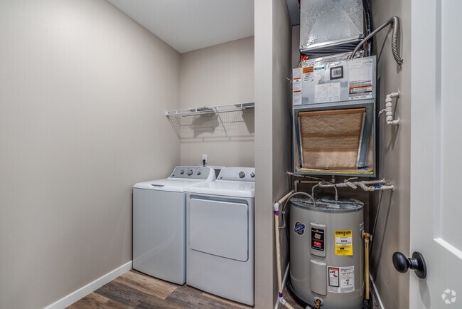 2 habitaciones, 2 baños, 950 pies cuadrados, lavadora y secadora