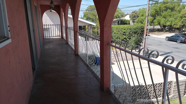 Photo - 4 Bedroom 3 bath house with 2 Car Garage