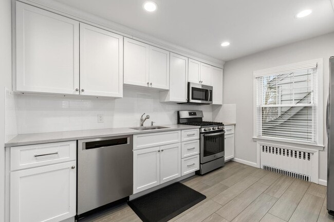 Building Photo - 416 Tompkins Ave Unit 2nd Floor