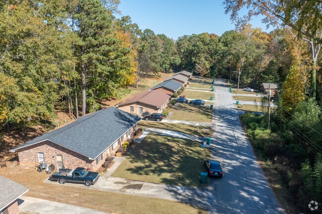 Photo - Trakas Avenue