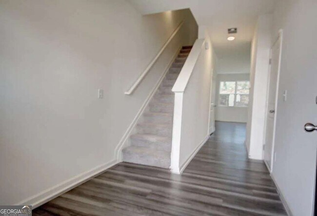 Photo - 3180 Delancy St