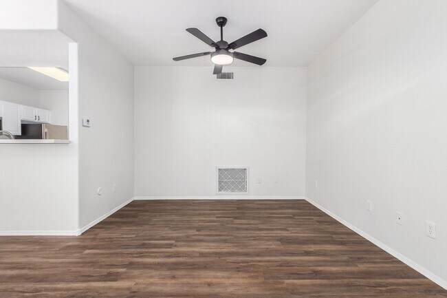 Photo - North Scottsdale Large 3 bed condo with attached 2 car garage, 1st floor unit Unidad 9550 E. Thunderbird # 130 -- WELLINGS