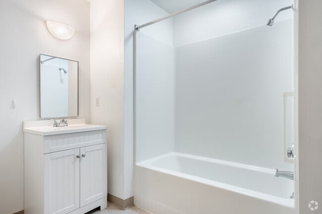 1BR, 1BA - 654SF - Bathroom - Prestwick Senior Living