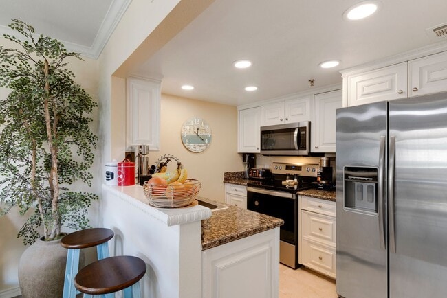 Photo - MOVE IN SPECIAL! - Long Term, Palm Lake 2 Bedroom condo! Unidad 84