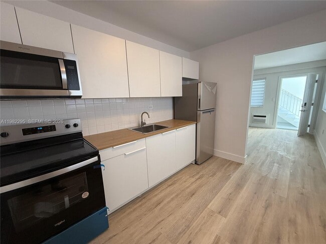 Photo - 1300 NE 110th St Unidad 8