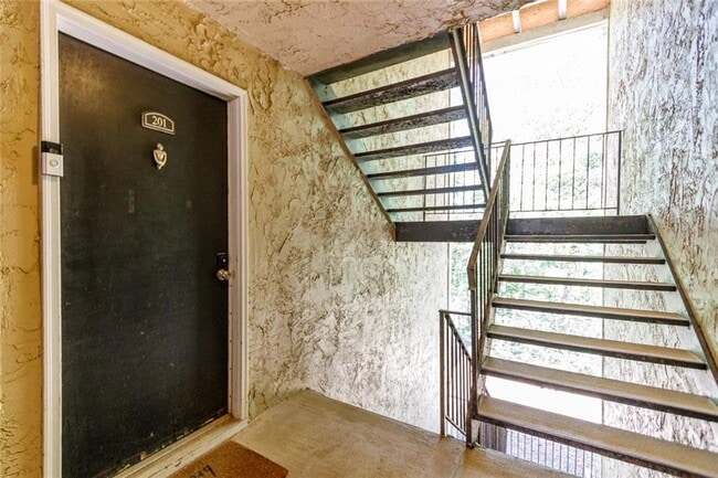 Photo - 3005 Seven Pines Ln Unidad 201