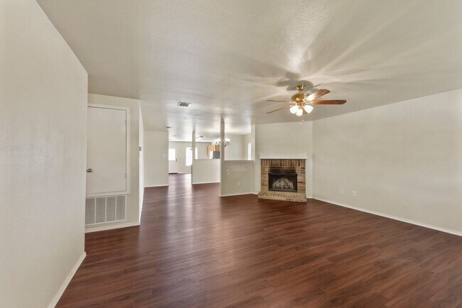 Photo - Beautiful 3 bed 2 bath home in Poynter Cro...