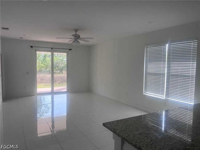 Photo - 970 Lakeside Dr