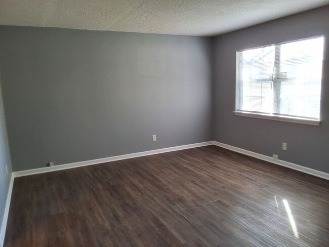 Photo - 310 Diecks Dr