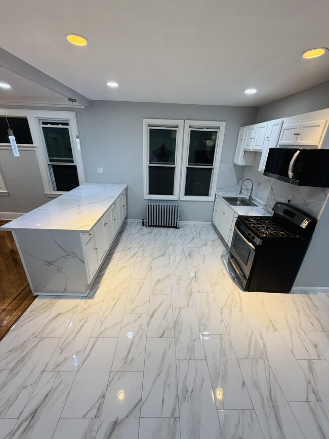 Building Photo - 15 Finlay Pl Unit 2l Rental