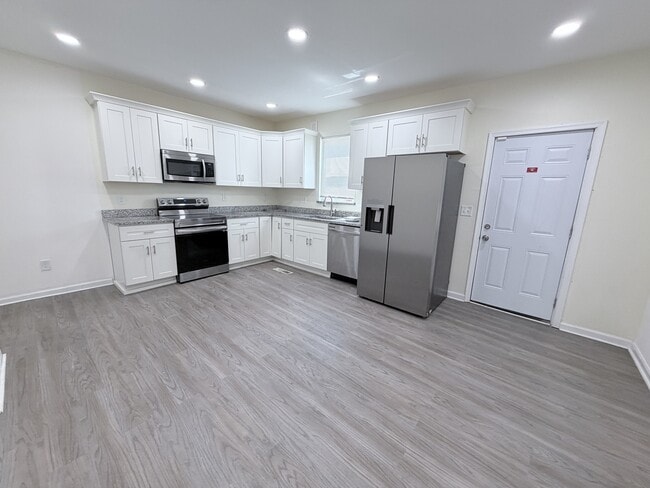 Photo - 907 Rugby St