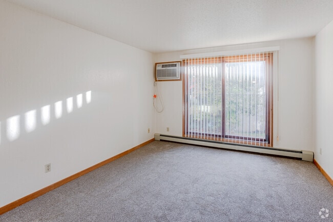 1BR, 1BA - 636SF - Kents West Apartments