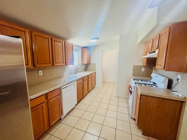 Photo - 38416 Pond Ave