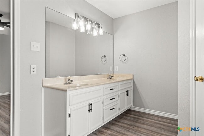 Building Photo - 4305 Maggie Dr