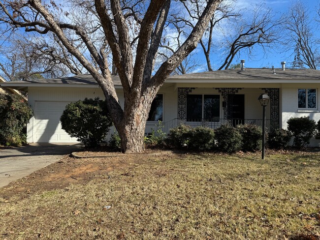 Beautiful Pecan Trees - 1506 Camellia Dr Casa