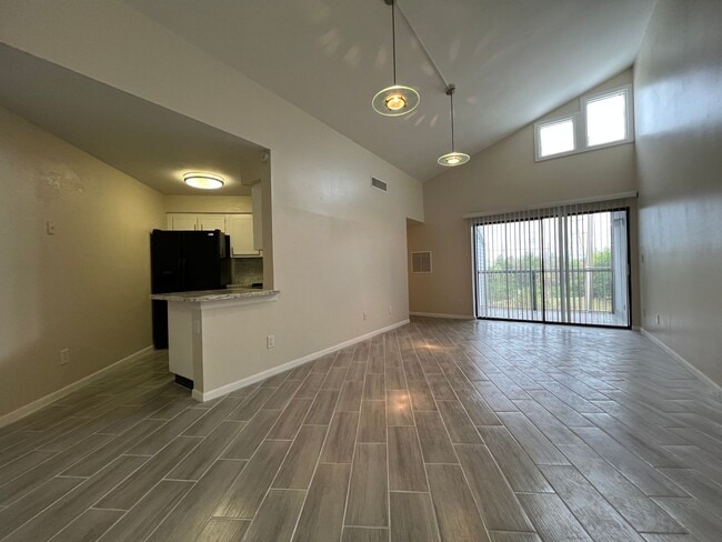 Fully Renovated 2 Bedroom 2 Bathroom Ventu... - Fully Renovated 2 Bedroom 2 Bathroom Ventu... Condo Unit U-7