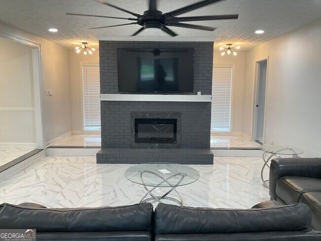 Photo - 558 Kenwood Rd